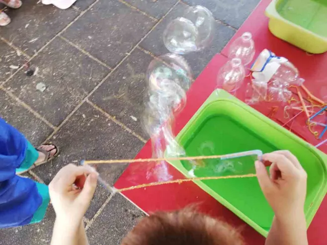 Laboratorio animazione bolle di sapone