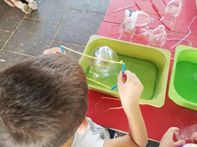 Laboratorio animazione bolle di sapone