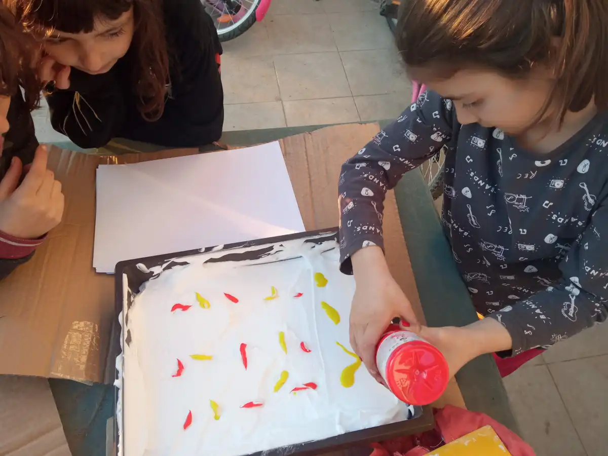 laboratorio carta marmorizzata