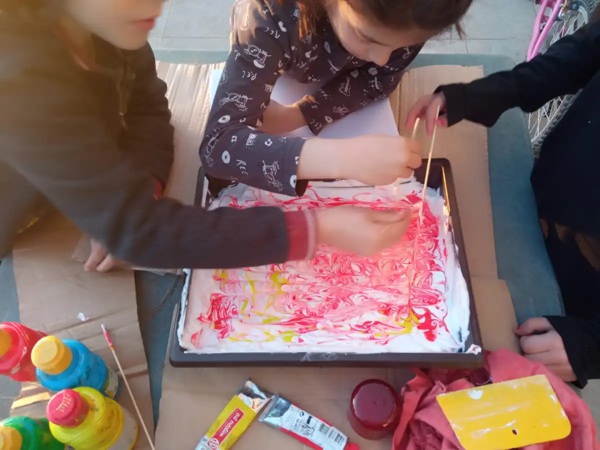 laboratorio carta marmorizzata