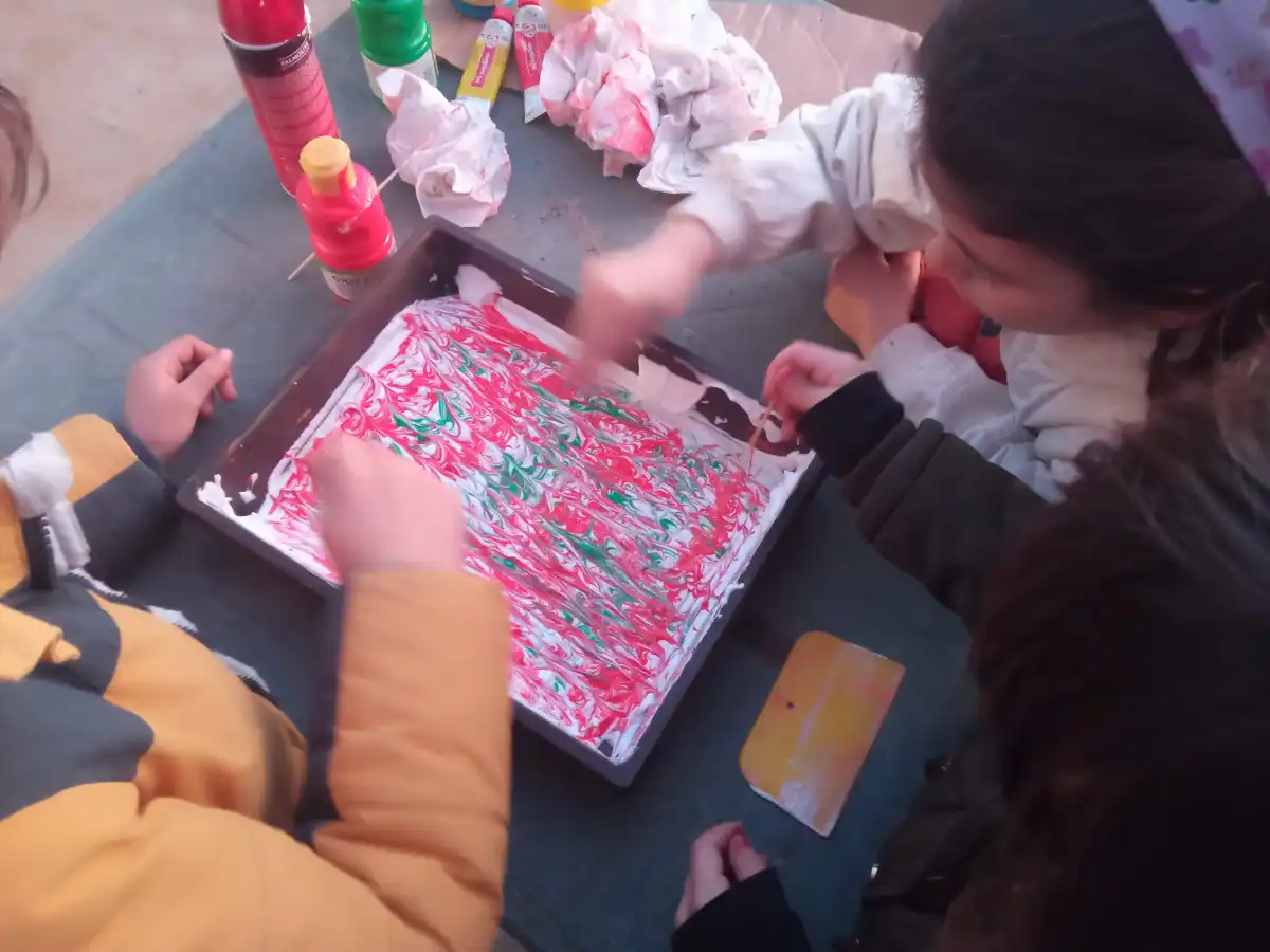 laboratorio carta marmorizzata